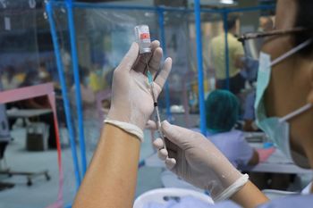 Nie tylko ochrona przed COVID-19. Szczepionka może pomóc w walce z alergiami