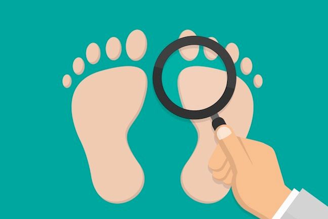 Po spacerze warto dokładnie obejrzeć nogi, czy aby na pewno nie pojawiły się na nich jakieś zmiany