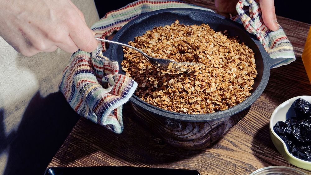 Zdrowe śniadanie. Dodaj 30-50 g płatków owsianych