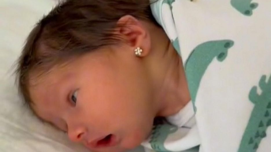 Zabrała malutką córeczkę na zabieg przekłuwania uszu