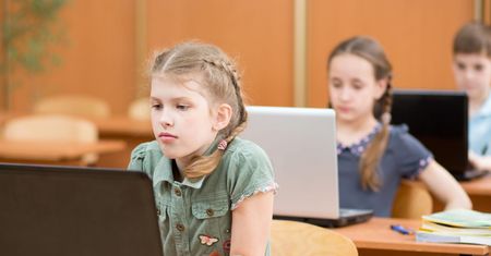 Jak napisać rozprawkę? Instrukcja krok po kroku i przydatne rady