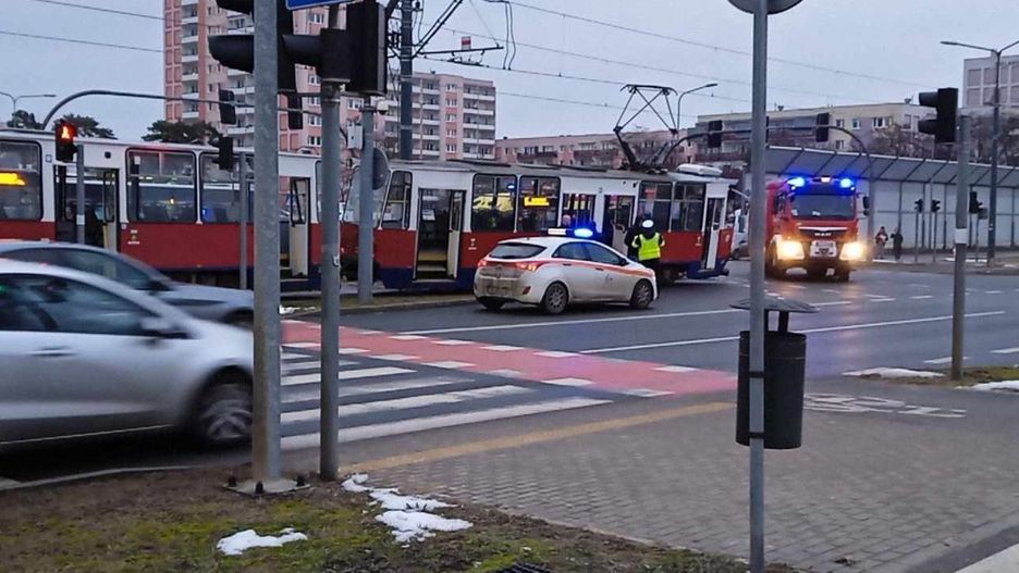 Zginęła pod kołami tramwaju, bo patrzyła w telefon. Policja ma nagranie