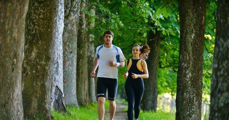 Jogging – zalety, trening, strój do biegania