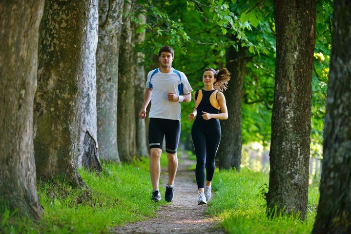 Jogging – zalety, trening, strój do biegania