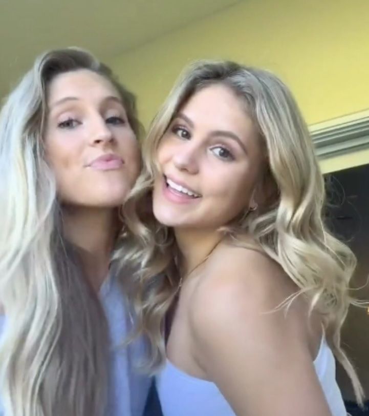 Emma Cimperman pozuje u boku swojej mamy