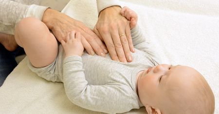 Dyschezja niemowlęca. Czym się różni od kolki jelitowej?