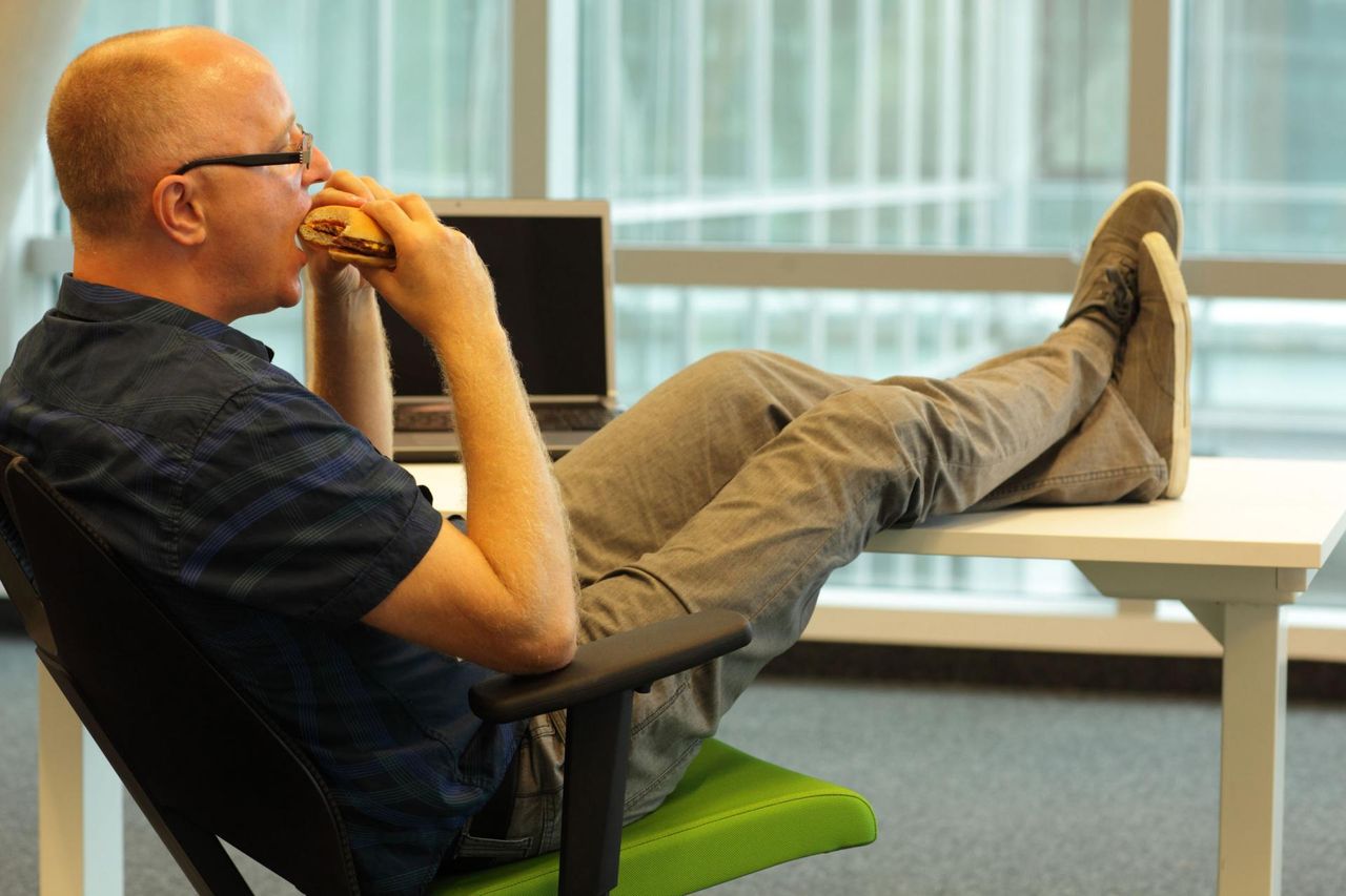 Produkty, które najdłużej zalegają w jelitach. Trawienie trwa nawet 24 godziny