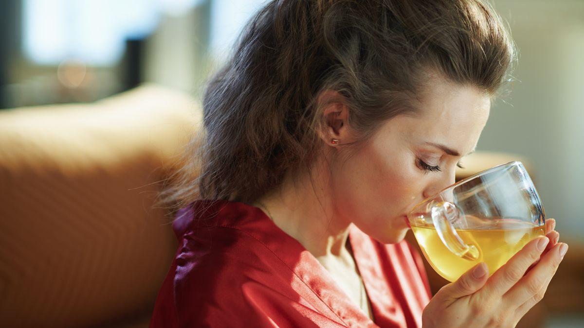 Oczyszczanie organizmu wspomaga picie mieszanek i naparów ziołowych