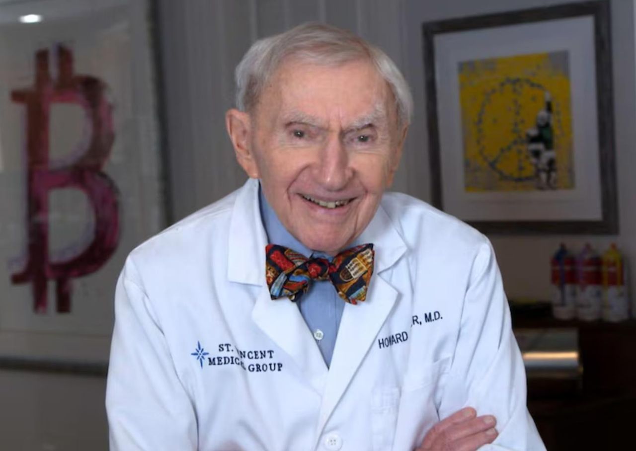 Ma 103 lat i nie zwalnia tempa. Neurolog mówi, co jest "wrogiem długowieczności"