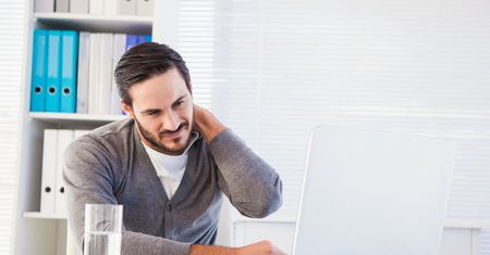 Objaw cukrzycy może być widoczny na szyi. Sprawdź, na co zwrócić uwagę