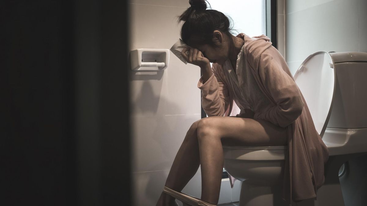 Stolec smolisty ma czarny kolor i świadczy o krwawieniu z przewodu pokarmowego, problemach z jelitami lub żołądkiem