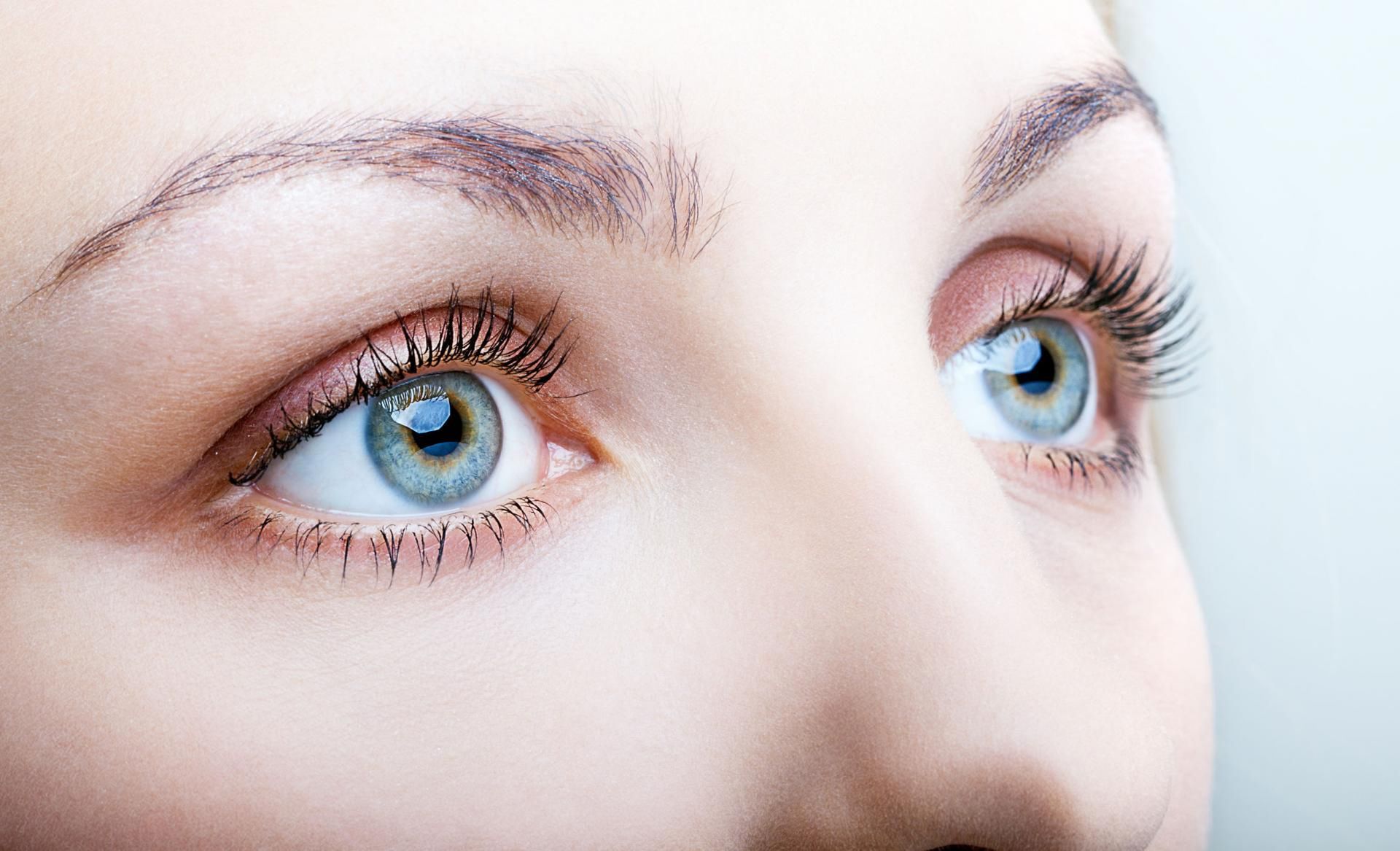 Uczucie suchości nosa i oczu jest dość częstą dolegliwością w okresie zimowym