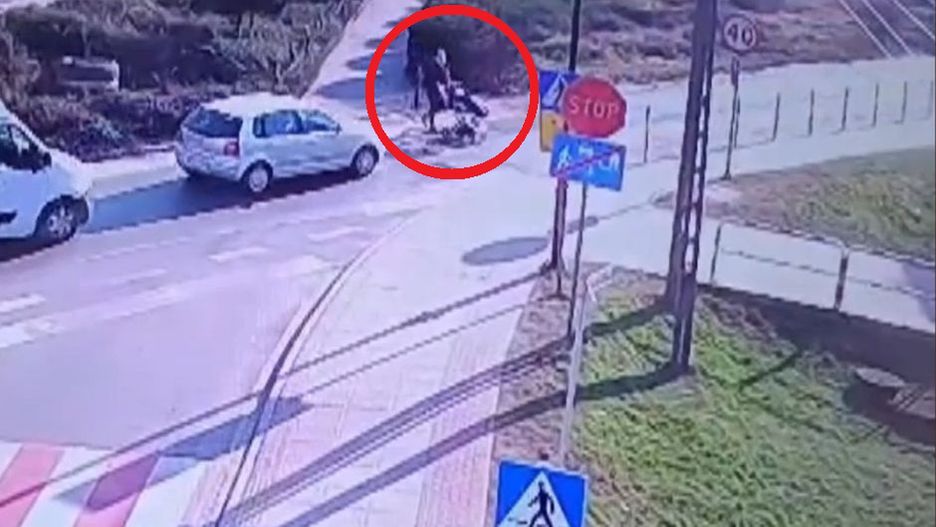 Auto potrąciło kobietę z dzieckiem w wózku. Nagranie podzieliło internautów