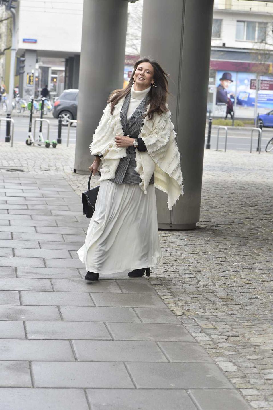 Kinga Rusin pod studiem Dzień Dobry TVN