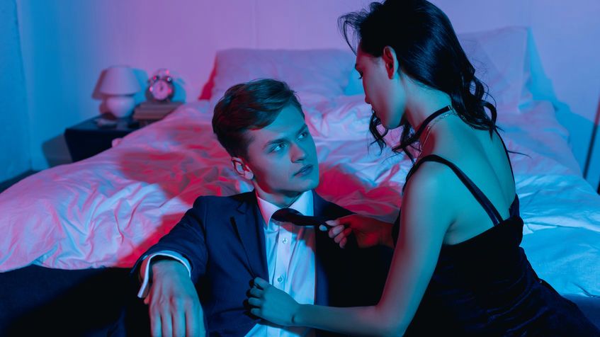 Młodzi Polacy współżyją coraz wcześniej, młodzi Amerykanie coraz później