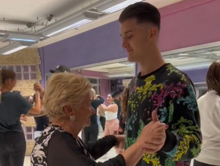 Internauci emocjonalnie reagują na międzypokoleniową relację