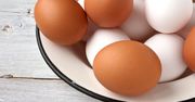 Mycie jajek. Dowiedz się, kiedy i po co to robić (WIDEO)