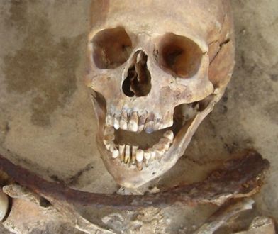 ''Wampiry'' i pochówki wampiryczne w średniowiecznej Polsce