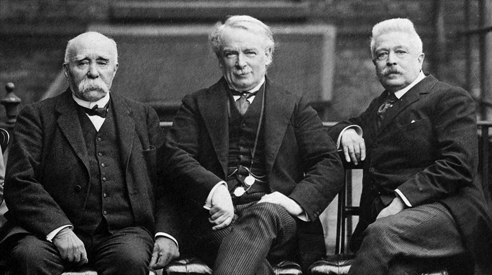 Premier Wielkiej Brytanii David Lloyd George chciał oddać Polskę Leninowi