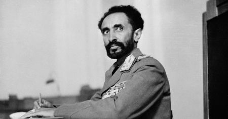 Haile Sellasie - cesarz uznany za boga odznaczony Orderem Orła Białego