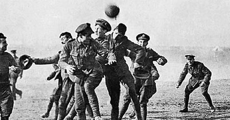 Święta w okopach. Rozejm bożonarodzeniowy w 1914 roku