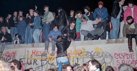 25 lat temu upadł Mur Berliński