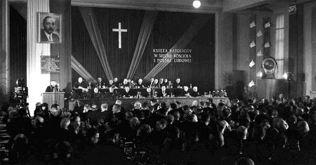 "Księża-patrioci" - duchowni wspierający komunizm w Polsce w okresie stalinizmu