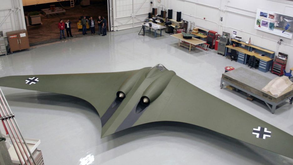 Współczesna replika samolotu Horten Ho 229 wykonana z materiałów dostępnych w latach 40. XX wieku