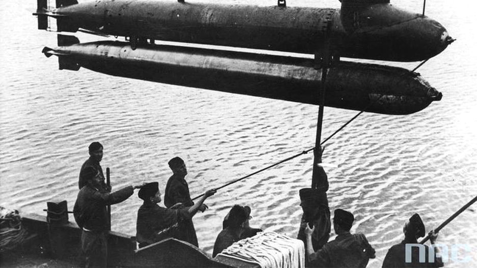 Polska nie dysponowała "żywymi torpedami", w 1944 r. do użycia wprowadzili je za to Niemcy. Torpeda Neger zakładała, że pilot może wrócić z misji, jednak w praktyce ginęli prawie wszyscy