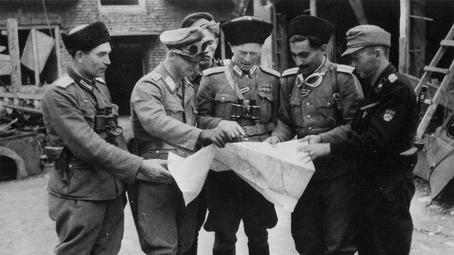 Oficerowie rosyjskich formacji walczących po stronie nazistów z powstańcami warszawskimi