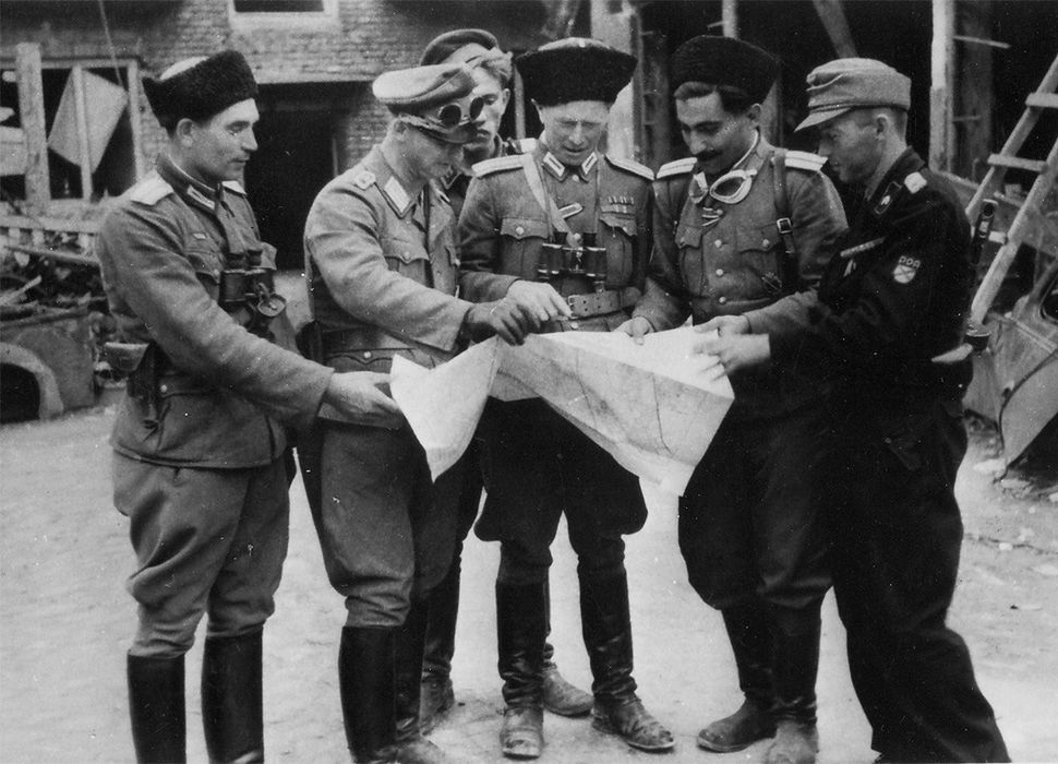 Oficerowie rosyjskich formacji walczących po stronie nazistów z powstańcami warszawskimi