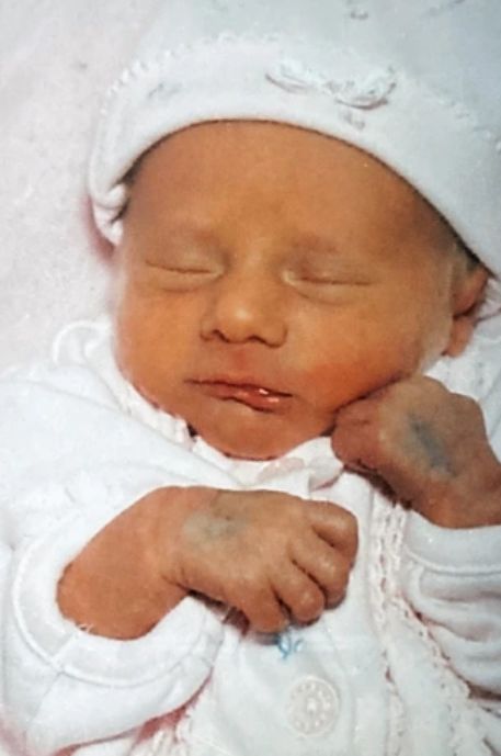 Dziewczynki urodziły się w 2001 roku