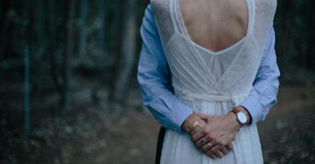 Po nocy poślubnej wyrzucił żonę z domu. Zażądał odszkodowania