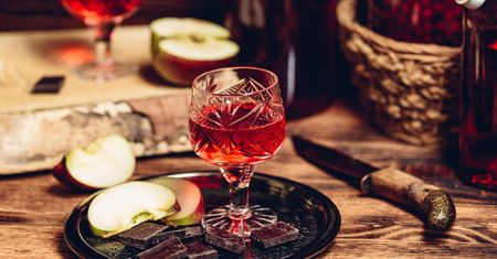Wino z czarnego bzu – właściwości i przepis
