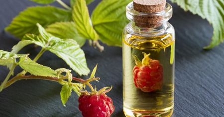 Chroń się przed słońcem naturalnie. Pomoże olej z pestek malin