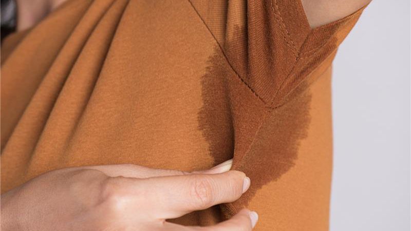 Czego nie jeść, by mniej się pocić?