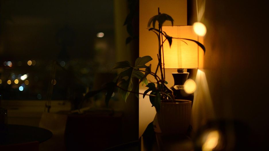 Nigdy nie stawiaj w sypialni dziecka. Uczulają i zawierają toksyczne substancje