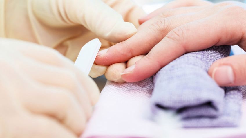 Stosowanie zmywacza do paznokci jest niebezpieczne