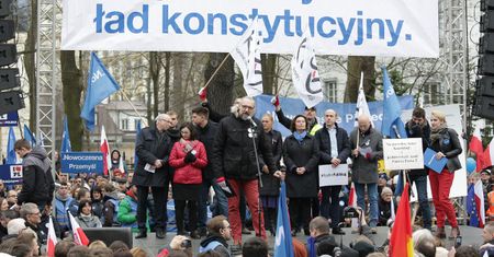 KOD urządził spływ kaczek. "By już nigdy nie przeszkadzały Polakom normalnie żyć"
