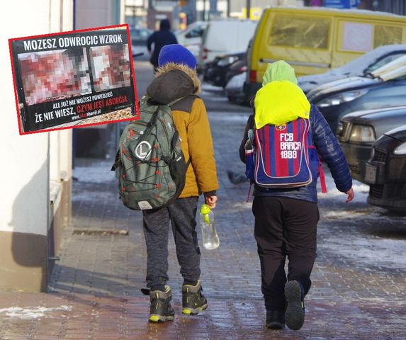 Krwawa demonstracja przy szkole w Oleśnicy. Dzieci płaczą i wymiotują