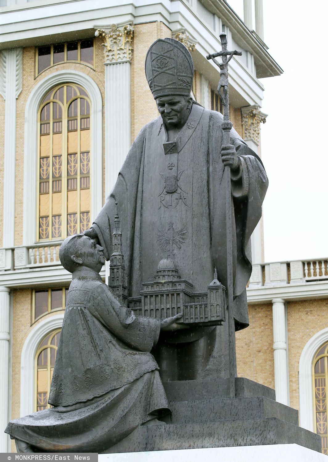 Pomnik Jana Pawła II i Eugeniusza Makulskiego