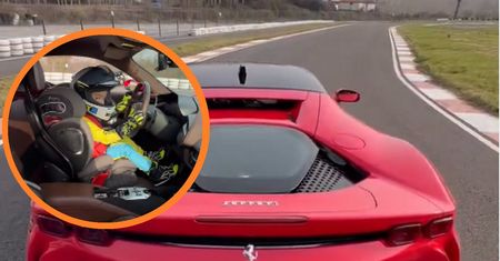 3-latek prowadzi Ferrari. Fala krytyki zalała słynnego ojca