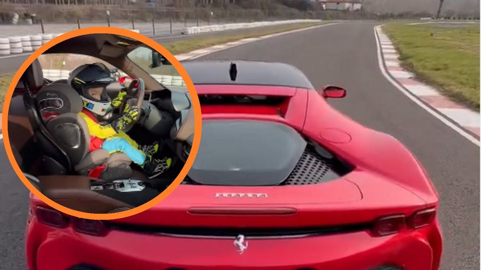 Trzylatek za kierownicą Ferrari