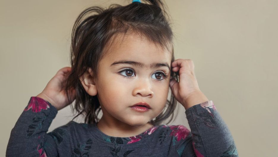 Matka wydepilowała pięciolatce brwi