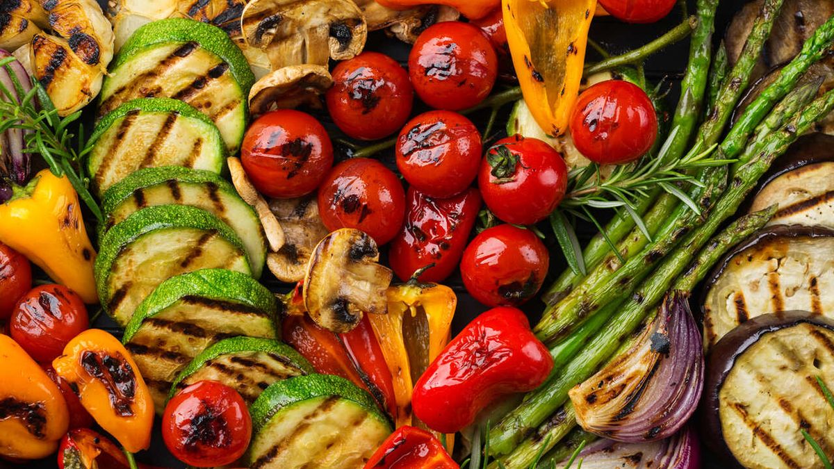 Warzywa na grilla dostarczają wielu składników odżywczych, w tym witamin i minerałów.