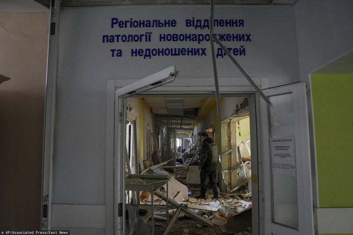 Rosjanie ostrzeliwują coraz więcej szpitali w Ukrainie. Medycy giną na skutek ataku