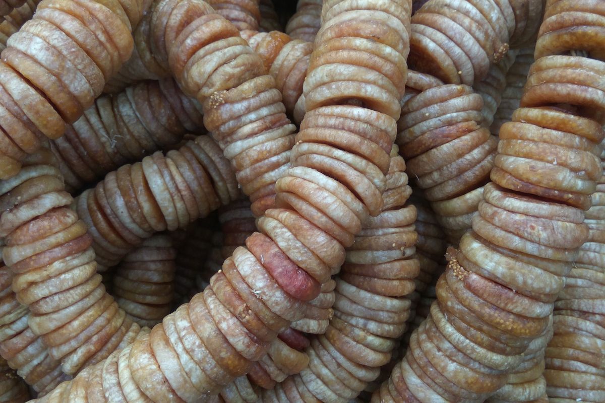 Zdrowa przekąska, która łatwo wymyka się spod kontroli. Jest źródłem cukru i tłuszczu