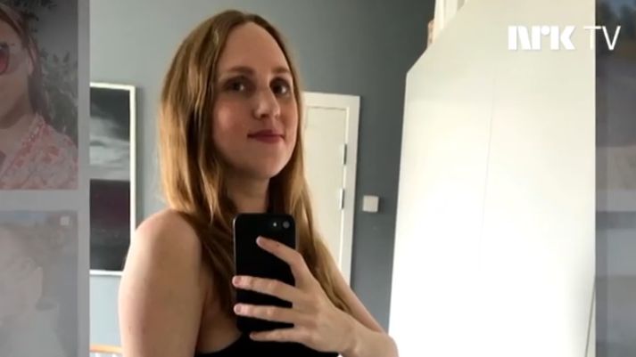 Niesamowity film pokazujący jak zachowuje się brzuch kobiety, która nosi trojaczki