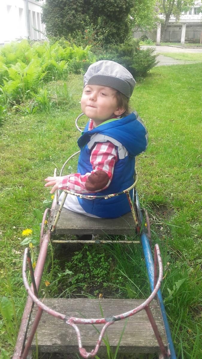 Filip jest wyśmiewany przez inne dzieci