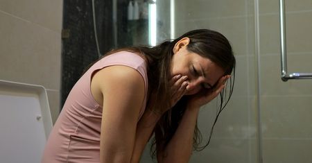 Wczesne objawy raka trzustki. Można je zobaczyć i poczuć